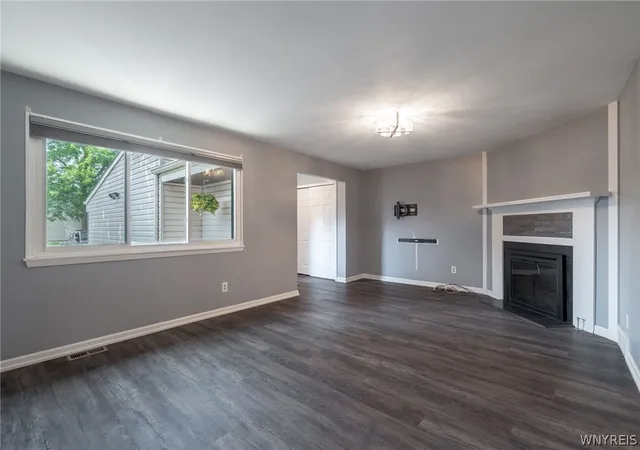 Photo 4 of Sale Pending at 1502 Forest Edge Dr, East Amherst, NY 14051 | MLS# B1706908 | Listing updated on 2026-08-31