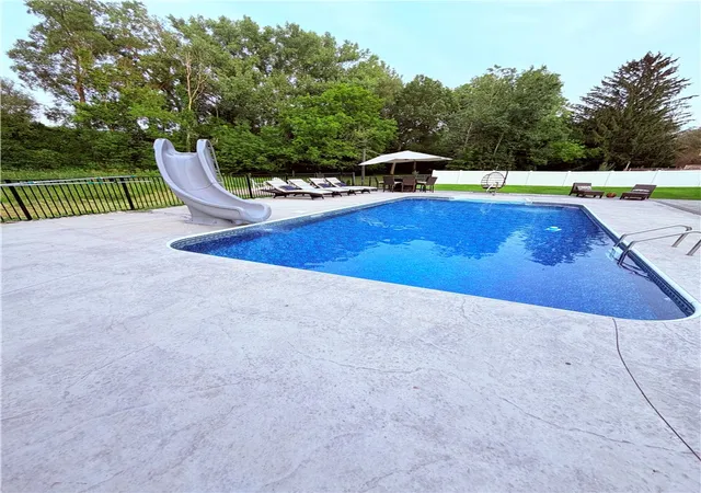 Photo 3 of Sale Pending at 12 Laureldale Dr, Pittsford, NY 14534 | MLS# R1706766 | Listing updated on 2026-08-20