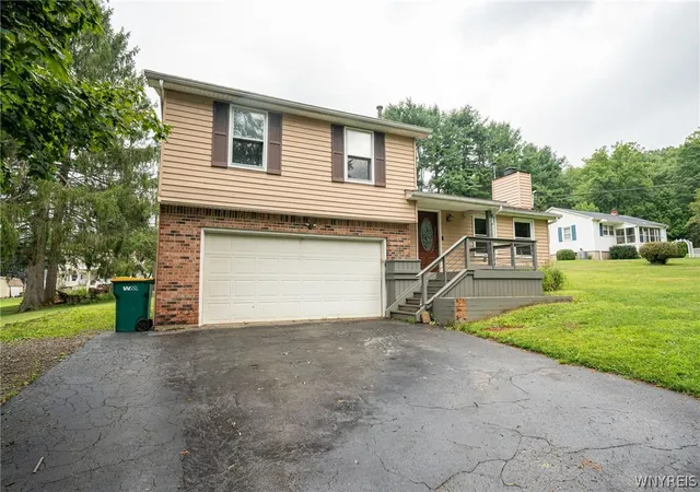 Photo 2 of Sale Pending at 6751 Hillcroft Dr, Boston, NY 14025 | MLS# B1706458 | Listing updated on 2026-08-21