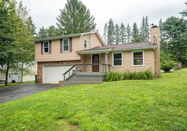 Photo 3 of Sale Pending at 6751 Hillcroft Dr, Boston, NY 14025 | MLS# B1706458 | Listing updated on 2026-08-21