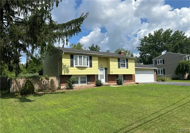 Photo 2 of Single family home for sale at 5941 Farrington Rd, Cicero, NY 13039 | MLS# S1706305 | Listing updated on 2026-09-10