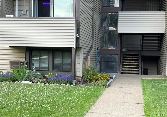 Photo 2 of Sale Pending at 530 Village Blvd N, Baldwinsville, NY 13027 | MLS# S1706461 | Listing updated on 2026-09-10