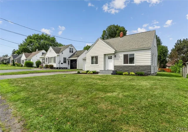 Photo 2 of Sale Pending at 635 Delmar Pl, Syracuse, NY 13208 | MLS# S1706792 | Listing updated on 2026-08-17