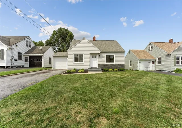 Photo 3 of Sale Pending at 635 Delmar Pl, Syracuse, NY 13208 | MLS# S1706792 | Listing updated on 2026-08-17
