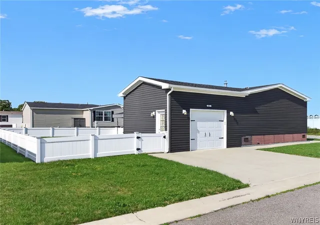 Photo 4 of Single family home for sale at 4325 Hurontario Ave, Niagara Falls, NY 14304 | MLS# B1706990 | Listing updated on 2026-08-27