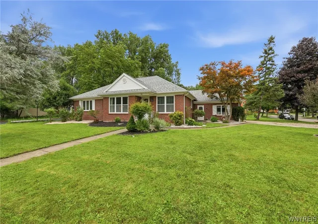 Photo 3 of Single family home for sale at 138 Woodshire N, Getzville, NY 14068 | MLS# B1705741 | Listing updated on 2026-09-02