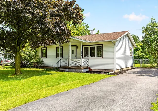 Photo 1 of Sale Pending at 30 Fairlawn Dr, Honeoye Falls, NY 14472 | MLS# R1706966 | Listing updated on 2026-08-25