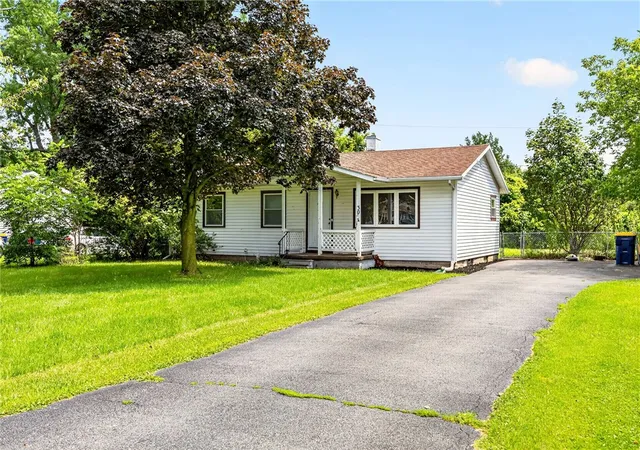 Photo 2 of Sale Pending at 30 Fairlawn Dr, Honeoye Falls, NY 14472 | MLS# R1706966 | Listing updated on 2026-08-25
