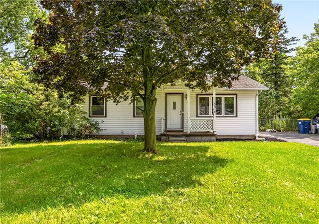 Photo 3 of Sale Pending at 30 Fairlawn Dr, Honeoye Falls, NY 14472 | MLS# R1706966 | Listing updated on 2026-08-25