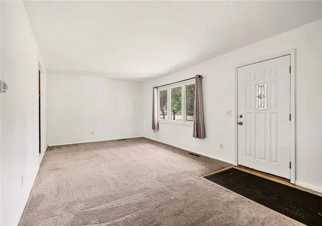 Photo 4 of Sale Pending at 30 Fairlawn Dr, Honeoye Falls, NY 14472 | MLS# R1706966 | Listing updated on 2026-08-25