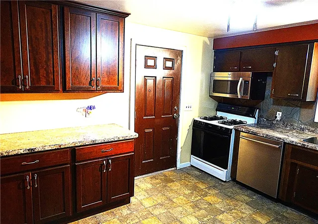 Photo 4 of Sale Pending at 1315 Lehigh Sta Rd, Henrietta, NY 14467 | MLS# R1707072 | Listing updated on 2026-08-21