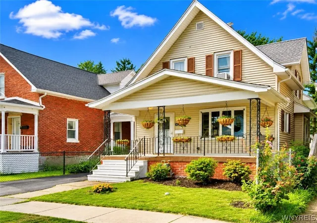 Photo 3 of Sale Pending at 462 Broad St, Tonawanda, NY 14150 | MLS# B1706229 | Listing updated on 2026-08-24