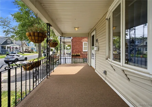 Photo 4 of Sale Pending at 462 Broad St, Tonawanda, NY 14150 | MLS# B1706229 | Listing updated on 2026-08-24