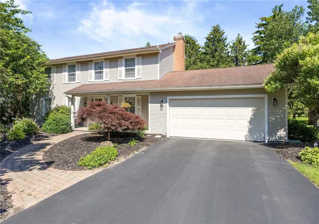 Photo 3 of Sale Pending at 606 Concord Dr, Webster, NY 14580 | MLS# R1706437 | Listing updated on 2026-08-27