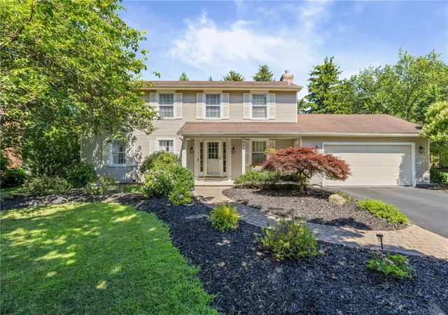 Photo 3 of Sale Pending at 606 Concord Dr, Webster, NY 14580 | MLS# R1706437 | Listing updated on 2026-08-27