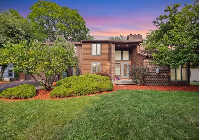 Photo 1 of Sale Pending at 32 Framingham Ln, Pittsford, NY 14534 | MLS# R1707098 | Listing updated on 2026-08-21