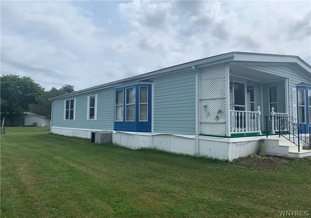 Photo 2 of Sale Pending at 4 N Whispering Ln, Hamburg, NY 14075 | MLS# B1706865 | Listing updated on 2026-09-05