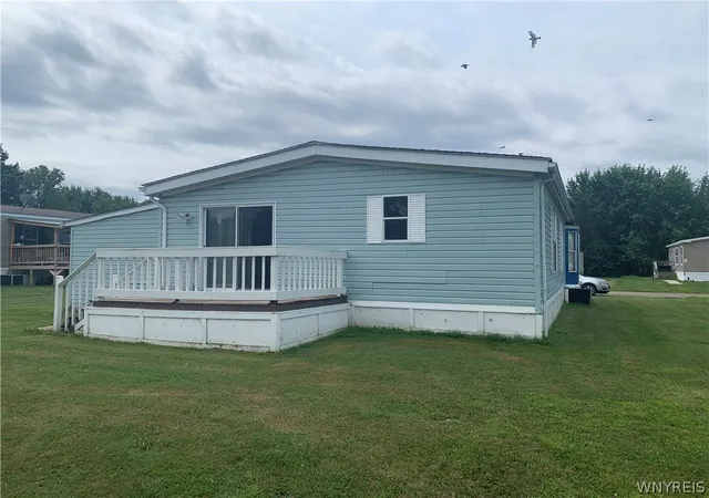 Photo 3 of Sale Pending at 4 N Whispering Ln, Hamburg, NY 14075 | MLS# B1706865 | Listing updated on 2026-09-05