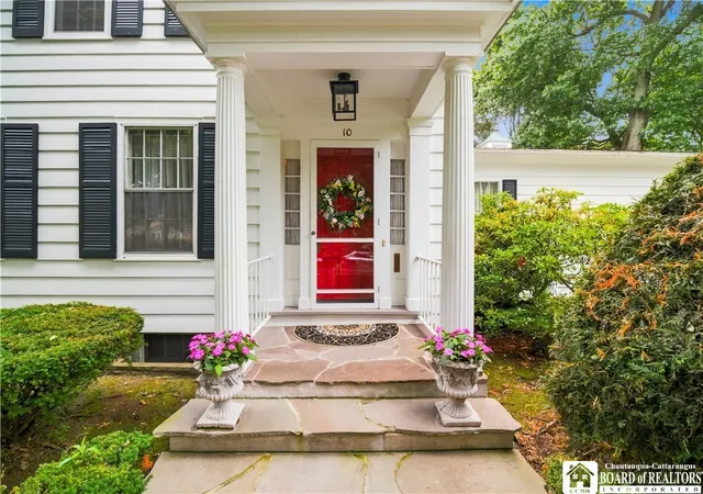 Photo 3 of Single family home for sale at 10 Chase St, Westfield, NY 14787 | MLS# R1705515 | Listing updated on 2026-09-13
