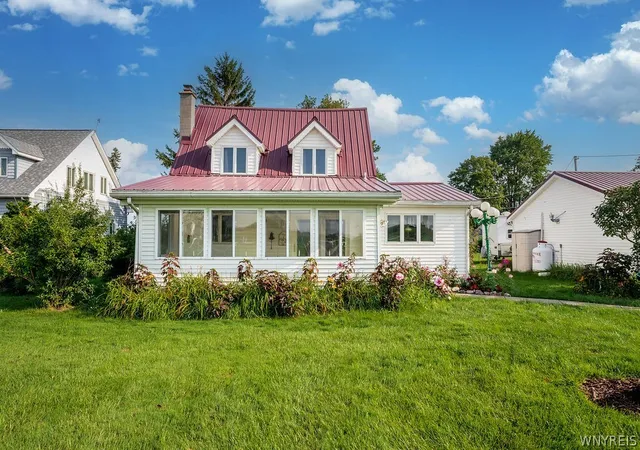 Photo 2 of Single family home for sale at 2655 Lake Rd, Ransomville, NY 14131 | MLS# B1706115 | Listing updated on 2026-09-13