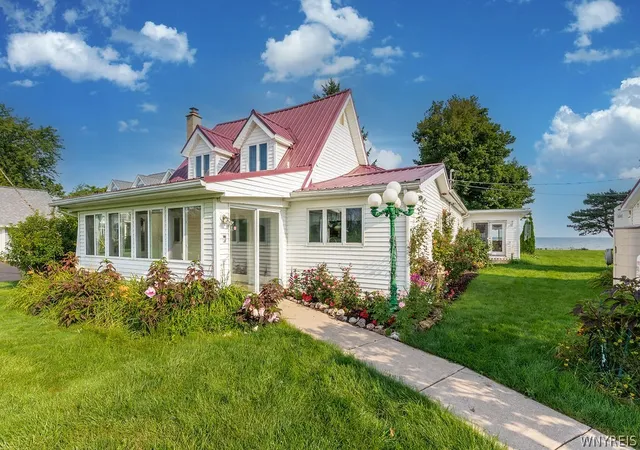 Photo 3 of Single family home for sale at 2655 Lake Rd, Ransomville, NY 14131 | MLS# B1706115 | Listing updated on 2026-09-13