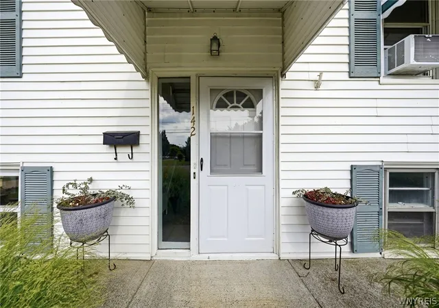 Photo 3 of Sale Pending at 142 Onondaga Ave, Buffalo, NY 14220 | MLS# B1706480 | Listing updated on 2026-08-31