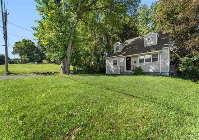Photo 3 of Single family home for sale at 414 Beverly Dr, Syracuse, NY 13219 | MLS# S1706954 | Listing updated on 2026-09-07