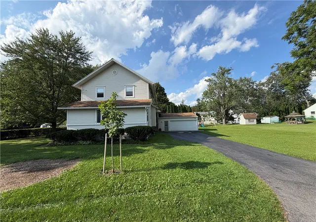 Photo 2 of Single family home for sale at 21 French Ave, Auburn, NY 13021 | MLS# R1706719 | Listing updated on 2026-08-14