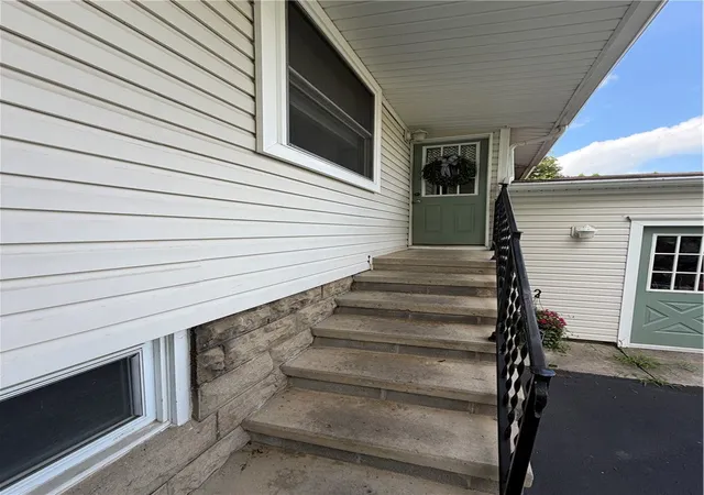Photo 3 of Single family home for sale at 21 French Ave, Auburn, NY 13021 | MLS# R1706719 | Listing updated on 2026-08-14