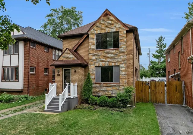 Photo 3 of Sale Pending at 26 Concord Pl, Buffalo, NY 14215 | MLS# B1707091 | Listing updated on 2026-08-28