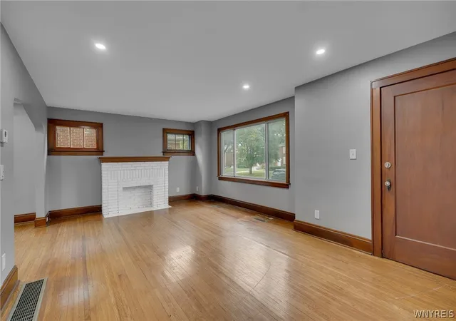 Listing Photo 4 - Condo for sale in building located at 26 Concord Pl, Buffalo, NY 14215