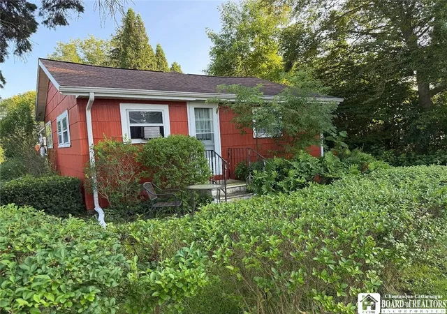 Photo 1 of Single family home for sale at 1669 Groveland Ave, Youngstown, NY 14174 | MLS# R1707092 | Listing updated on 2026-09-03