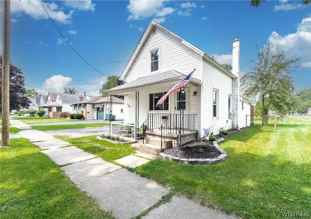 Photo 3 of Sale Pending at 106 E Felton St, North Tonawanda, NY 14120 | MLS# B1705728 | Listing updated on 2026-09-10
