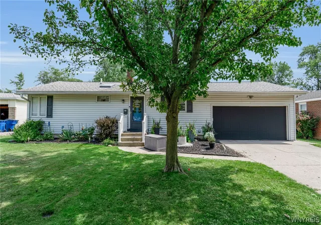 Photo 2 of Sale Pending at 208 Royal Pkwy W, Buffalo, NY 14221 | MLS# B1707061 | Listing updated on 2026-09-15