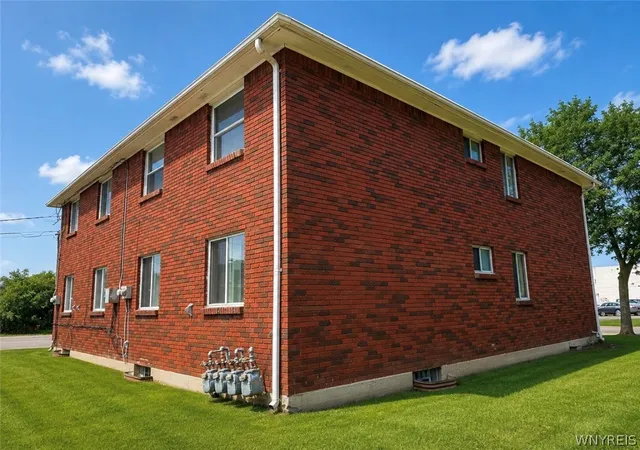Photo 2 of Sale Pending at 101 Draden Ln, Buffalo, NY 14228 | MLS# B1707148 | Listing updated on 2026-08-31