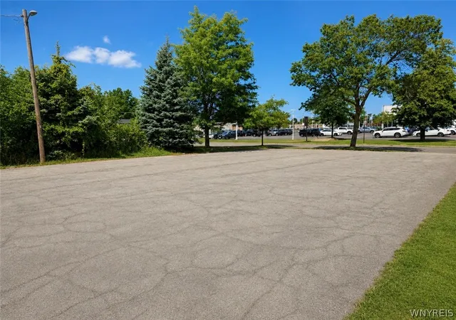Listing Photo 4 - Condo for sale in building located at 101 Draden Ln, Buffalo, NY 14228