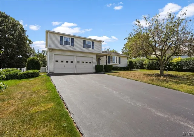Photo 3 of Sale Pending at 6870 Crystalwood Dr, Liverpool, NY 13088 | MLS# S1706433 | Listing updated on 2026-08-24