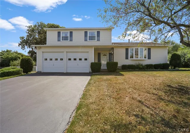 Photo 3 of Sale Pending at 6870 Crystalwood Dr, Liverpool, NY 13088 | MLS# S1706433 | Listing updated on 2026-08-24