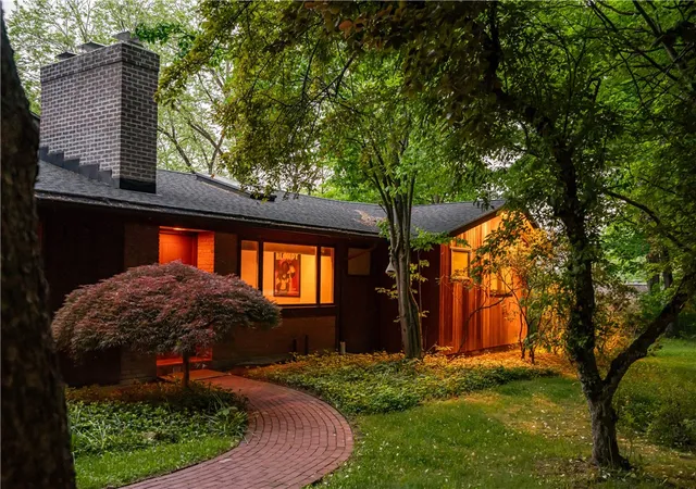 Photo 3 of Single family home for sale at NY | 122 Ridgeview Rd,NY 12603 | MLS# R1707222 | Listing updated on 2026-08-25