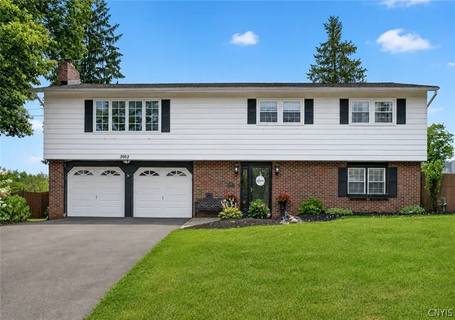 Photo 2 of Sale Pending at 3962 Split Rock Rd, Camillus, NY 13031 | MLS# S1707113 | Listing updated on 2026-08-19