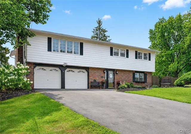 Photo 3 of Sale Pending at 3962 Split Rock Rd, Camillus, NY 13031 | MLS# S1707113 | Listing updated on 2026-08-19