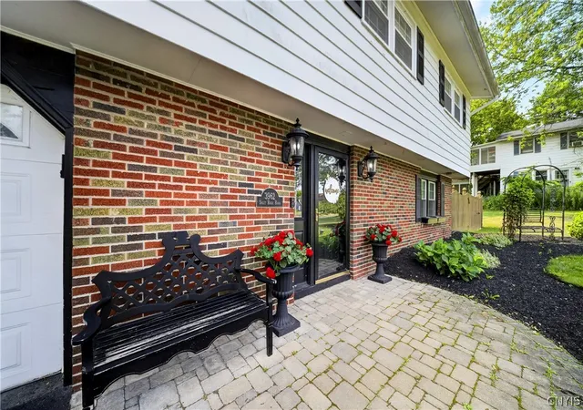 Photo 3 of Sale Pending at 3962 Split Rock Rd, Camillus, NY 13031 | MLS# S1707113 | Listing updated on 2026-08-19