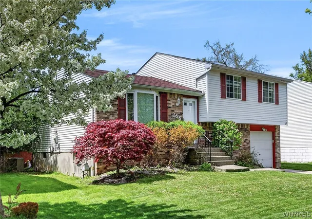 Photo 3 of Single family home for sale at 266 Peppertree Dr, Buffalo, NY 14228 | MLS# B1707226 | Listing updated on 2026-08-23
