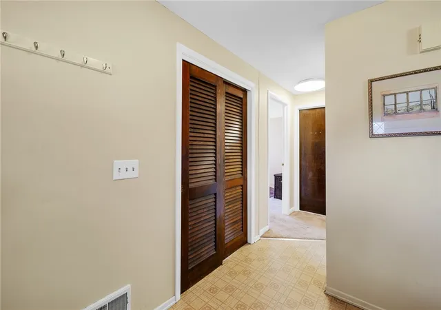 Photo 3 of Sale Pending at 10 Medallion Dr, Rochester, NY 14626 | MLS# R1707130 | Listing updated on 2026-09-02