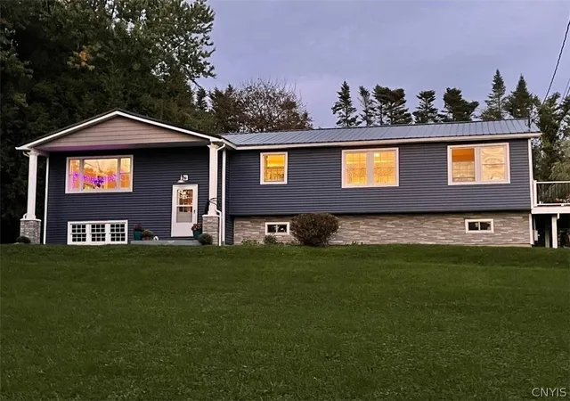 Photo 1 of Sale Pending at 1554 Tracy Dr, Skaneateles, NY 13152 | MLS# S1707264 | Listing updated on 2026-08-14