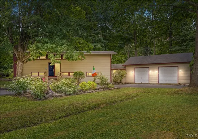 Photo 3 of Single family home for sale at 5006 Woodside Rd, Fayetteville, NY 13066 | MLS# S1706965 | Listing updated on 2026-09-06