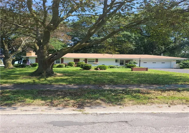 Photo 1 of Sale Pending at 20 W Craig Hl Dr, Rochester, NY 14626 | MLS# R1707171 | Listing updated on 2026-08-29
