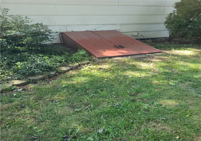 Photo 3 of Sale Pending at 20 W Craig Hl Dr, Rochester, NY 14626 | MLS# R1707171 | Listing updated on 2026-08-29