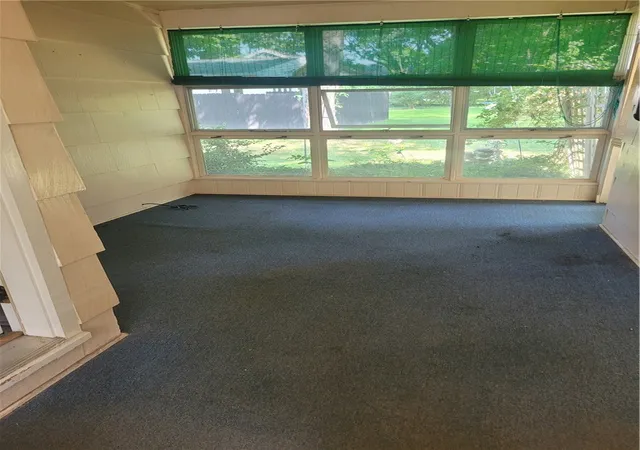 Photo 4 of Sale Pending at 20 W Craig Hl Dr, Rochester, NY 14626 | MLS# R1707171 | Listing updated on 2026-08-29