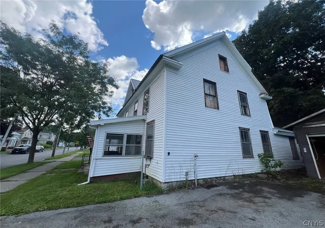 Photo 3 of Single family home for sale at 208 Academy St, Watertown, NY 13601 | MLS# S1706636 | Listing updated on 2026-08-14